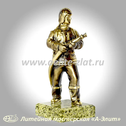 Статуэтка пожарного