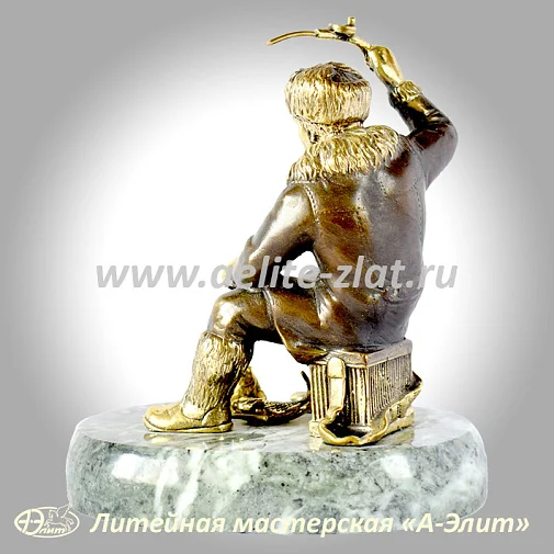 Статуэтка Рыбак зимний
