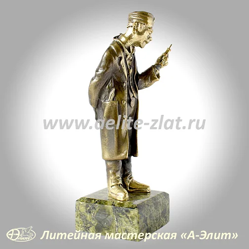 Статуэтка Врач