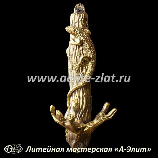 Ящерица на ветке. Держатель для обувной ложки.