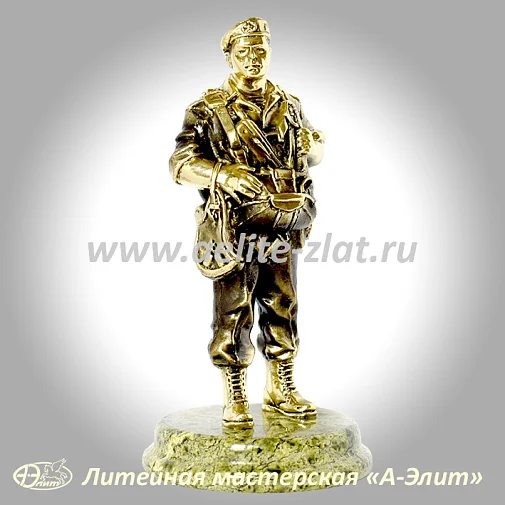 Статуэтка Десантник