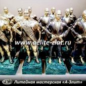 Литье бронзовых статуэток борцы на заказ 