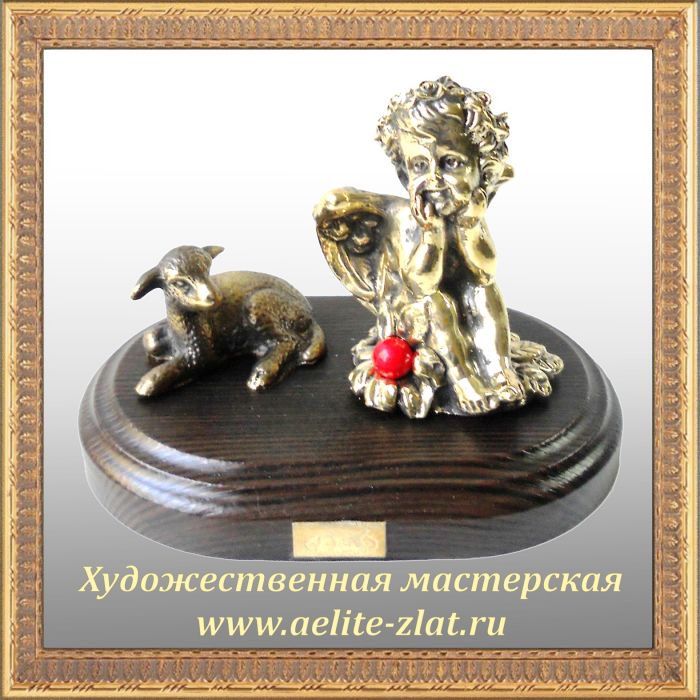 Статуэтка Ангел с овечкой лежащей. Статуэтка Ангел с овечкой лежащей