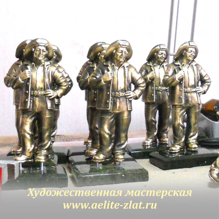 Бронзовые статуэтки металлургов - готовое изделие. Бронзовые статуэтки металлургов - готовое изделие