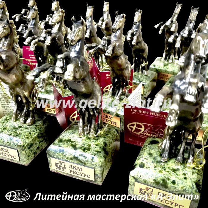 Сувениры из бронзы на заказ. Восминогий конь.