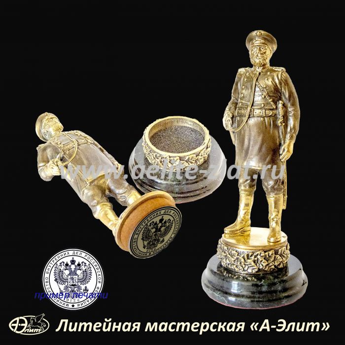 Статуэтка полицейский с печатью. Статуэтка полицейский с печатью
