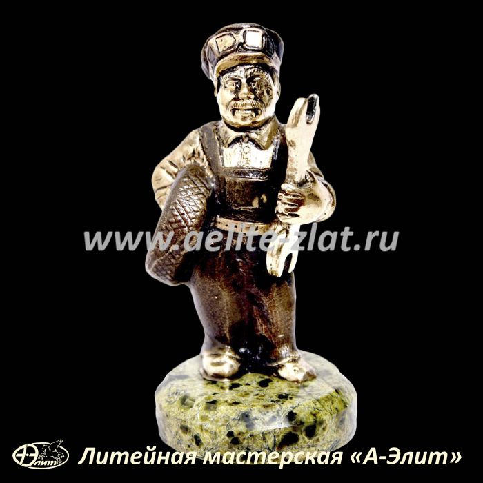 Статуэтка Водитель малый. Статуэтка Водитель малый