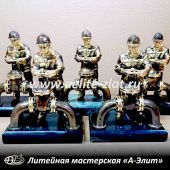 Литье бронзовых статуэток нефтяника на заказ.