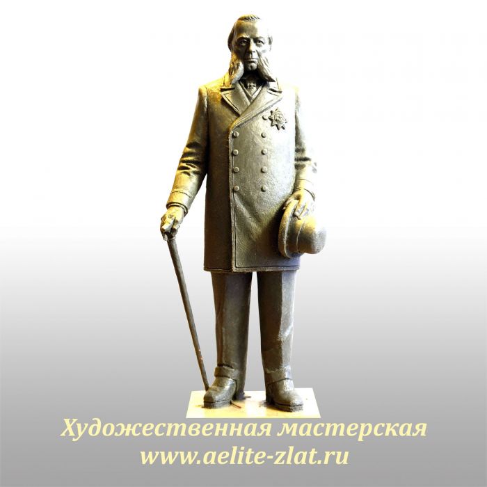 Готовая модель копии памятника в пластилине. Готовая модель копии памятника в пластилине