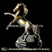 Бронзовые статуэтки животных Статуэтка Конь малый на дыбах