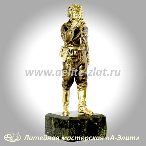 Статуэтка Танкист