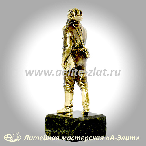 Статуэтка Танкист