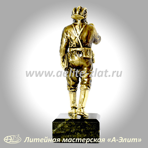 Статуэтка Танкист
