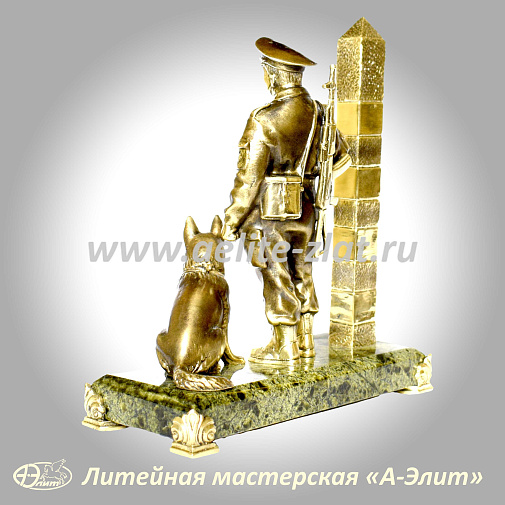 Статуэтка Пограничник