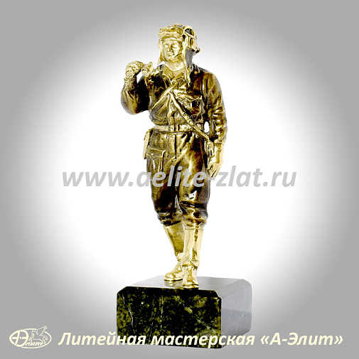 Статуэтка Танкист