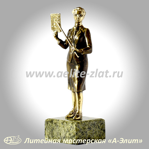 Статуэтка Учительница
