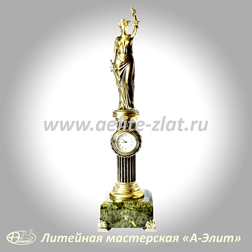 Бронзовые часы Фемида на колонне.
