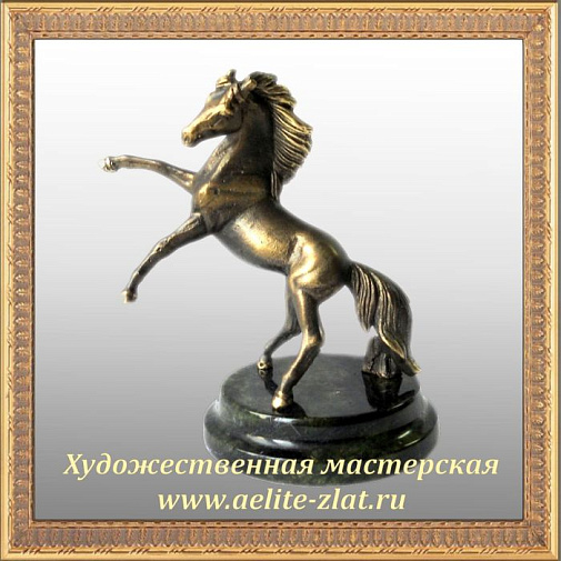 Часы с Конями на дыбах средние